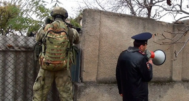 Law enforcers during CTO. Photo: http://nac.gov.ru/kontrterroristicheskie-operacii/v-kbr-unichtozhen-bandit-prichastnyy-k-rasstrelu.html Law enforcers during CTO. Photo: http://nac.gov.ru/kontrterroristicheskie-operacii/v-kbr-unichtozhen-bandit-prichastnyy-k-rasstrelu.html