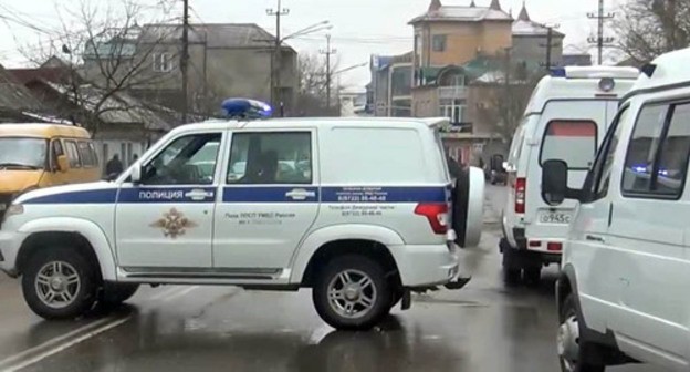Law enforcers block a road. Photo: press service of the National Antiterrorism Committee of Russia Law enforcers block a road. Photo: press service of the National Antiterrorism Committee of Russia