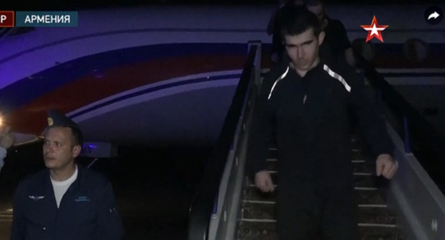 Armenian serviceman (right) who was released by Azerbaijan in exchange for minefield maps. Screenshot: http://tvzvezda.ru/news/202174824-87Swu.html Armenian serviceman (right) who was released by Azerbaijan in exchange for minefield maps. Screenshot: http://tvzvezda.ru/news/202174824-87Swu.html