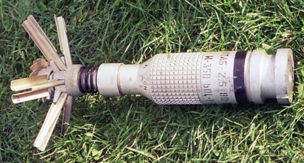 A cluster bomb. Photo by David Monniaux https://ru.wikipedia.org/wiki/Бомбовая_кассета A cluster bomb. Photo by David Monniaux https://ru.wikipedia.org/wiki/Бомбовая_кассета