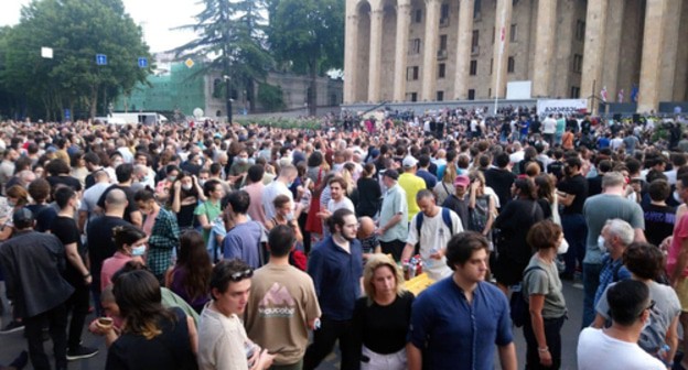 Rustaveli Avenue near the Georgian Parliament building. July 12, 2021. Photo by Beslan Kmuzov for the "Caucasian Knot" Rustaveli Avenue near the Georgian Parliament building. July 12, 2021. Photo by Beslan Kmuzov for the "Caucasian Knot"