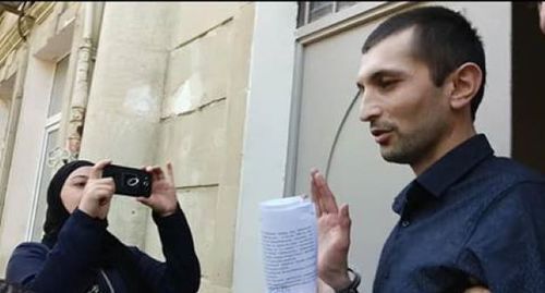 Journalist Polad Aslanov. Photo: https://www.facebook.com/photo.php?fbid=137011440924807&set=pcb.137011470924804&type=3&theater Journalist Polad Aslanov. Photo: https://www.facebook.com/photo.php?fbid=137011440924807&set=pcb.137011470924804&type=3&theater
