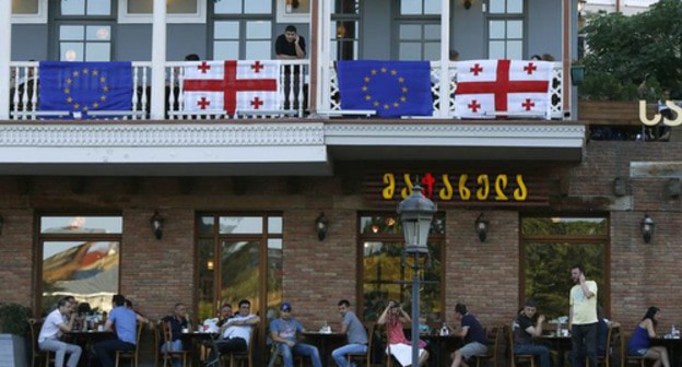 The flags of Georgia and the European Union on a building in Tbilisi. Photo: REUTERS/David Mdzinarishvili The flags of Georgia and the European Union on a building in Tbilisi. Photo: REUTERS/David Mdzinarishvili