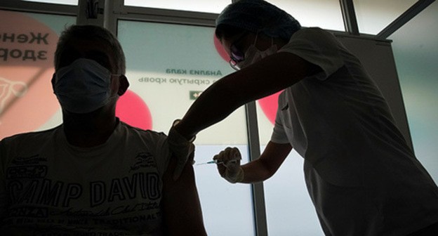 Vaccination. Photo: REUTERS/Tatiana Makeyeva Vaccination. Photo: REUTERS/Tatiana Makeyeva