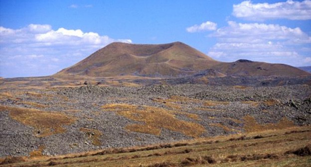 A lava field of the Porak volcano on the border between Azerbaijan and Armenia. Photo: Jim Luhr https://ru.wikipedia.org/wiki/Азербайджано-армянская_граница A lava field of the Porak volcano on the border between Azerbaijan and Armenia. Photo: Jim Luhr https://ru.wikipedia.org/wiki/Азербайджано-армянская_граница