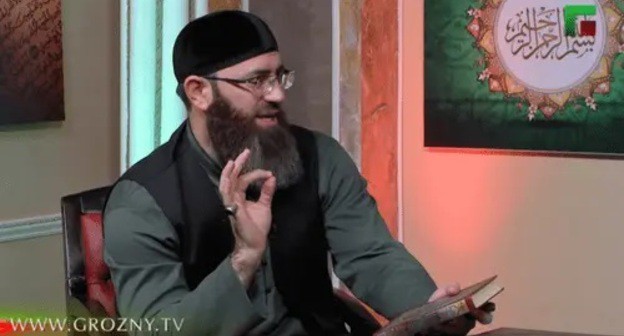 Adam Shakhidov. Screenshot: http://www.youtube.com/watch?v=XlaBJuVzAes Adam Shakhidov. Screenshot: http://www.youtube.com/watch?v=XlaBJuVzAes