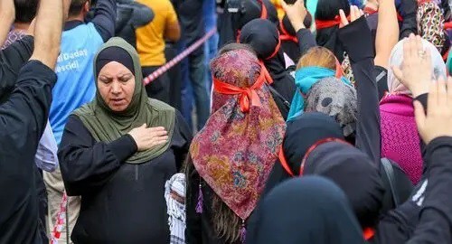 Believer hits herself in the chest with the palm of their hand as a sign of sorrow on the day of Ashura, September 2019. Photo by Aziz Karimov for the Caucasian Knot Believer hits herself in the chest with the palm of their hand as a sign of sorrow on the day of Ashura, September 2019. Photo by Aziz Karimov for the Caucasian Knot