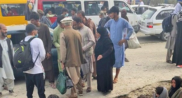People gather at the airport in Kabul, August 19, 2021. Photo: Mirwais Khan Amiri/via REUTERS People gather at the airport in Kabul, August 19, 2021. Photo: Mirwais Khan Amiri/via REUTERS