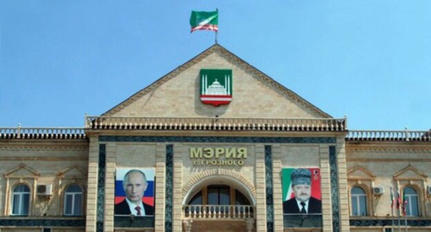 The building of the Mayoralty of Grozny. Photo by the press service of the Mayoralty of Grozny https://grozmer.ru/objavlenija/konkurs-po-formirovaniyu-molodezhnoi-adm.html The building of the Mayoralty of Grozny. Photo by the press service of the Mayoralty of Grozny https://grozmer.ru/objavlenija/konkurs-po-formirovaniyu-molodezhnoi-adm.html
