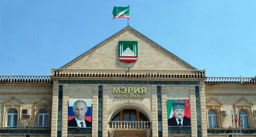 The building of the Mayoralty of Grozny. Photo by the press service of the Mayoralty of Grozny https://grozmer.ru/objavlenija/konkurs-po-formirovaniyu-molodezhnoi-adm.html The building of the Mayoralty of Grozny. Photo by the press service of the Mayoralty of Grozny https://grozmer.ru/objavlenija/konkurs-po-formirovaniyu-molodezhnoi-adm.html