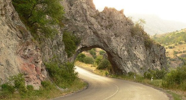 The road from Goris to Kapan. Photo: Yakovlev Sergey https://ru.m.wikipedia.org The road from Goris to Kapan. Photo: Yakovlev Sergey https://ru.m.wikipedia.org