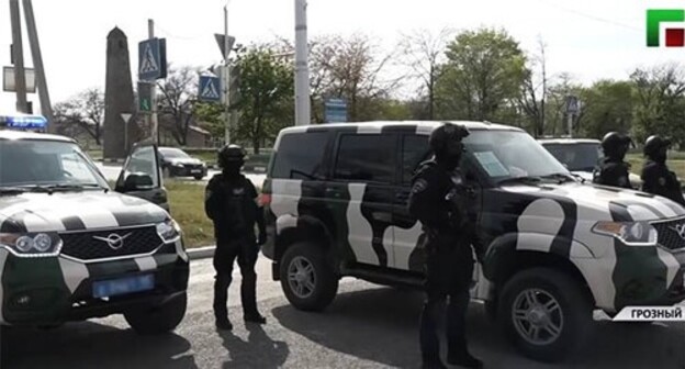 Law enforcers in Grozny. Screenshot of the video by the Grozny TV channel https://www.youtube.com/watch?v=rBL-u2jTFcQ Law enforcers in Grozny. Screenshot of the video by the Grozny TV channel https://www.youtube.com/watch?v=rBL-u2jTFcQ