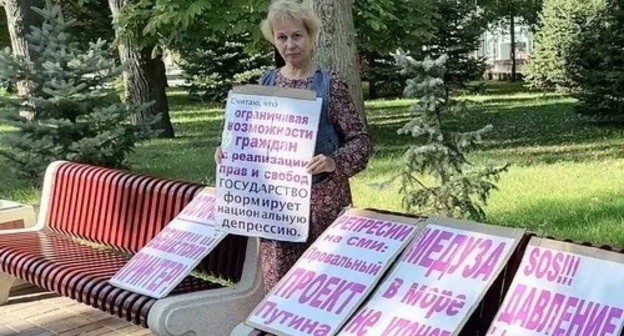Activist Tamara Grodnikova holds solo picket against the law on foreign agents, Volgograd, August 29, 2021. Photo by Tatiana Filimonova for the Caucasian Knot Activist Tamara Grodnikova holds solo picket against the law on foreign agents, Volgograd, August 29, 2021. Photo by Tatiana Filimonova for the Caucasian Knot