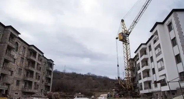 Construction of a high-rise building in the village of Krasny Bazar. Photo: David Ghahramanyan / Ministry of Territorial Administration and Development of Astrakh Construction of a high-rise building in the village of Krasny Bazar. Photo: David Ghahramanyan / Ministry of Territorial Administration and Development of Astrakh