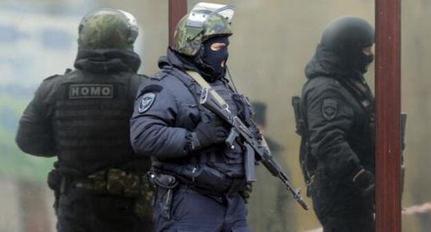 Law enforcers. Photo: REUTERS/Maxim Shemetov Law enforcers. Photo: REUTERS/Maxim Shemetov