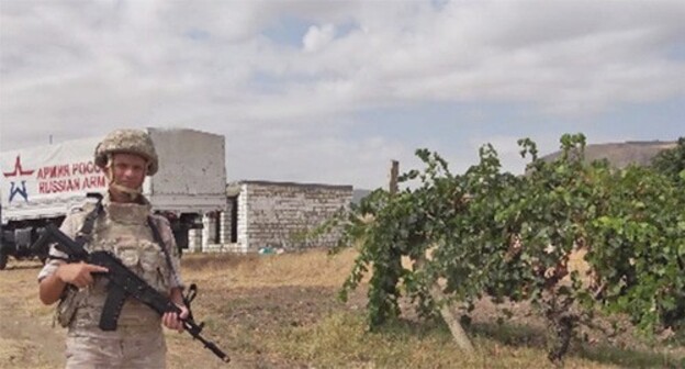 A Russian peacekeeper protects grape pickers. Photo from the official website of the Russian Ministry of Defence https://mil.ru A Russian peacekeeper protects grape pickers. Photo from the official website of the Russian Ministry of Defence https://mil.ru