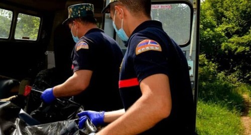 Karabakh rescuers transport a serviceman's remains. Photo by the press service of the Emergency Service of Nagorno-Karabakh https://www.facebook.com/photo/?fbid=216157243863785&set=a.204085841737592 Karabakh rescuers transport a serviceman's remains. Photo by the press service of the Emergency Service of Nagorno-Karabakh https://www.facebook.com/photo/?fbid=216157243863785&set=a.204085841737592