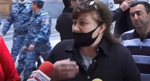 Karabakh refugees hold a protest rally at the Armenian government. Screenshot: http://www.youtube.com/watch?v=au6V3U7KKFM&t=174s Karabakh refugees hold a protest rally at the Armenian government. Screenshot: http://www.youtube.com/watch?v=au6V3U7KKFM&t=174s