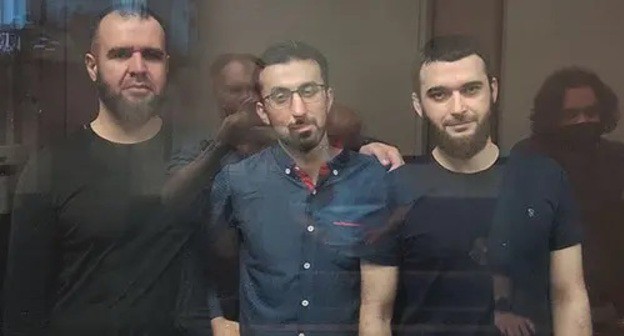 Abubakar Rizvanov, Kemal Tambiev and Abdulmumin Gadjiev (from left to right) in a courtroom. Photo by Konstantin Volgin for the Caucasian Knot Abubakar Rizvanov, Kemal Tambiev and Abdulmumin Gadjiev (from left to right) in a courtroom. Photo by Konstantin Volgin for the Caucasian Knot