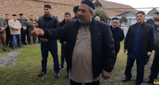 Screenshot of the video "A blood feud against the Naurbaevs", https://www.youtube.com/watch?v=MM3rLNlL8WQ Screenshot of the video "A blood feud against the Naurbaevs", https://www.youtube.com/watch?v=MM3rLNlL8WQ