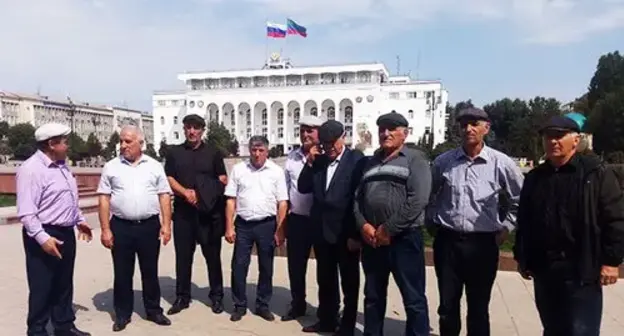 Deputies of the Urma village (Levashinsky District) the government building in Makhachkala, September 13, 2021. Photo by Rasul Magomedov for the Caucasian Knot Deputies of the Urma village (Levashinsky District) the government building in Makhachkala, September 13, 2021. Photo by Rasul Magomedov for the Caucasian Knot