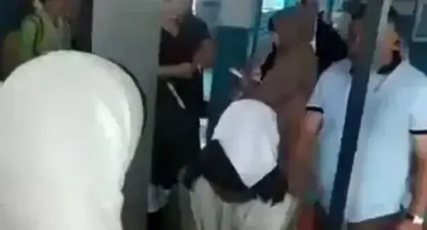 Schoolgirls enter the school. Screenshot: http://youtu.be/10ctRpYejR8 Schoolgirls enter the school. Screenshot: http://youtu.be/10ctRpYejR8