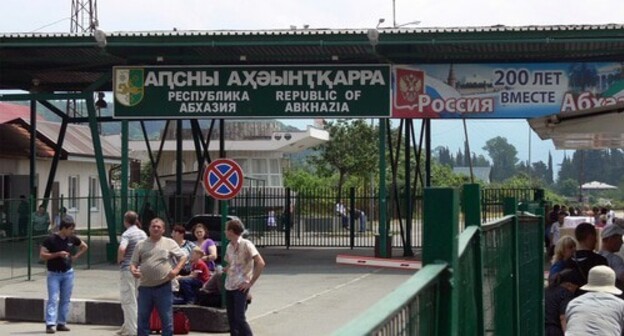 Check point at Abkhazia-Russia border. Photo: user: DILIN, http://ru.wikipedia.org/wiki/Государственная_граница_Республики_Абхазия Check point at Abkhazia-Russia border. Photo: user: DILIN, http://ru.wikipedia.org/wiki/Государственная_граница_Республики_Абхазия