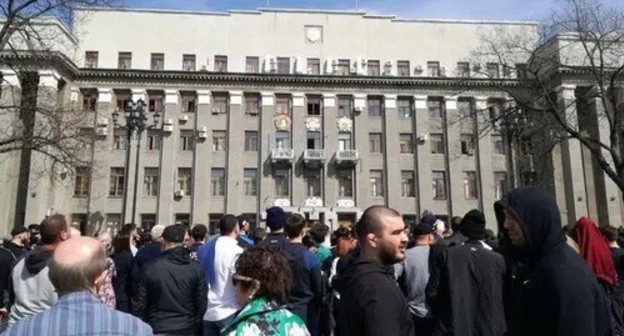 Protesters in Vladikavkaz, April 20, 2020. Photo by Emma Marzoeva for the Caucasian Knot Protesters in Vladikavkaz, April 20, 2020. Photo by Emma Marzoeva for the Caucasian Knot
