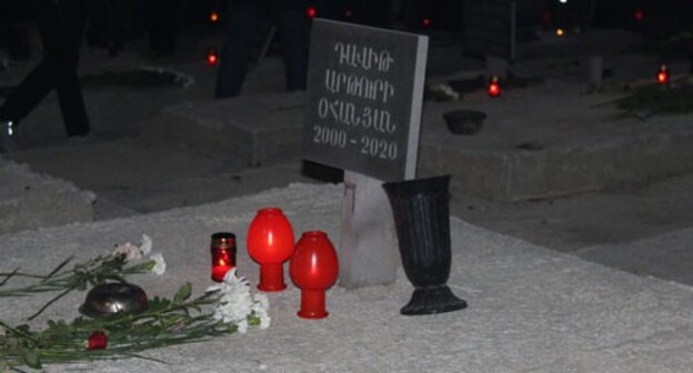 Memorial stone on the grave of a soldier perished in the Karabakh war. Photo by Tigran Petrosyan for the Caucasian Knot Memorial stone on the grave of a soldier perished in the Karabakh war. Photo by Tigran Petrosyan for the Caucasian Knot