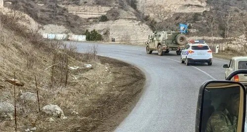 Russian peacekeepers accompany vehicle coming from Azerbaijan, Lachin District, February 2021. Photo by Aziz Karimov for the Caucasian Knot Russian peacekeepers accompany vehicle coming from Azerbaijan, Lachin District, February 2021. Photo by Aziz Karimov for the Caucasian Knot