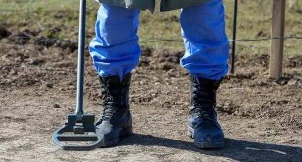 Minesweeper searching for mines, March, 2021. Photo by Aziz Karimov for the Caucasian Knot Minesweeper searching for mines, March, 2021. Photo by Aziz Karimov for the Caucasian Knot