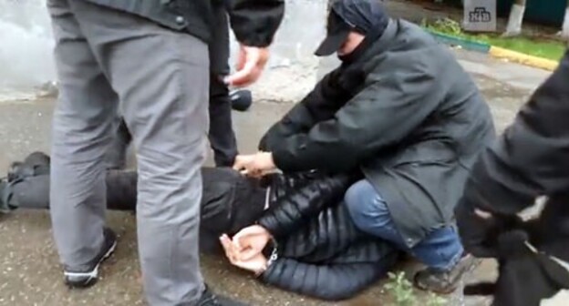 Law enforcers detain a resident of Kabardino-Balkaria on suspicion of preparing a terror attack on law enforcers in Cherkessk. Screenshot: http://www.ntv.ru/novosti/2613542 Law enforcers detain a resident of Kabardino-Balkaria on suspicion of preparing a terror attack on law enforcers in Cherkessk. Screenshot: http://www.ntv.ru/novosti/2613542