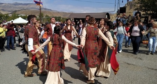 A wine festival held in the Armenian village of Areni. October 2, 2021. Photo by Armine Martirosyan for the "Caucasian Knot" A wine festival held in the Armenian village of Areni. October 2, 2021. Photo by Armine Martirosyan for the "Caucasian Knot"