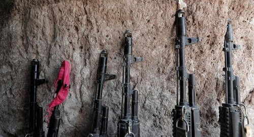 Weapons in the combat positions of Armenian soldiers on the front line during the combat actions against the Azerbaijani armed forces in Nagorno-Karabakh. October 2020. Photo: REUTERS/Stringer Weapons in the combat positions of Armenian soldiers on the front line during the combat actions against the Azerbaijani armed forces in Nagorno-Karabakh. October 2020. Photo: REUTERS/Stringer