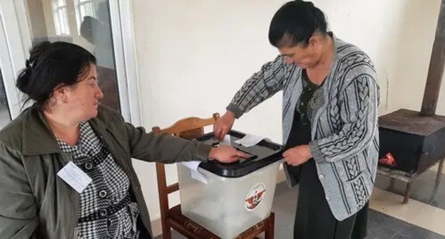 At a polling station in the village of Nor Kazanchi, October 10, 2021. Photo by Alvard Grigoryan for the Caucasian Knot At a polling station in the village of Nor Kazanchi, October 10, 2021. Photo by Alvard Grigoryan for the Caucasian Knot