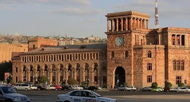 Armenian government building in Yerevan. Photo: Yugene Yakovenko, http://ru.wikipedia.org Armenian government building in Yerevan. Photo: Yugene Yakovenko, http://ru.wikipedia.org