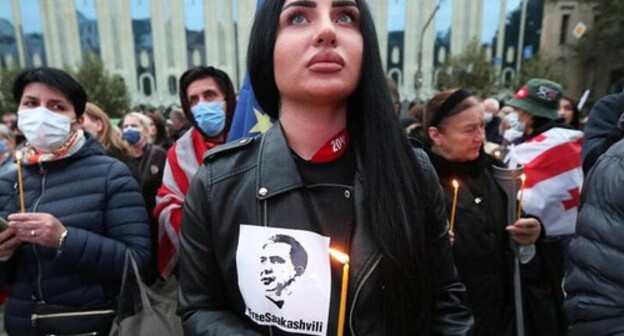 Protesters hold candles demanding to release former Georgian President Mikhail Saakashvili, Tbilisi, Georgia, October 10, 2021. Photo: REUTERS/Irakli Gedenidze Protesters hold candles demanding to release former Georgian President Mikhail Saakashvili, Tbilisi, Georgia, October 10, 2021. Photo: REUTERS/Irakli Gedenidze