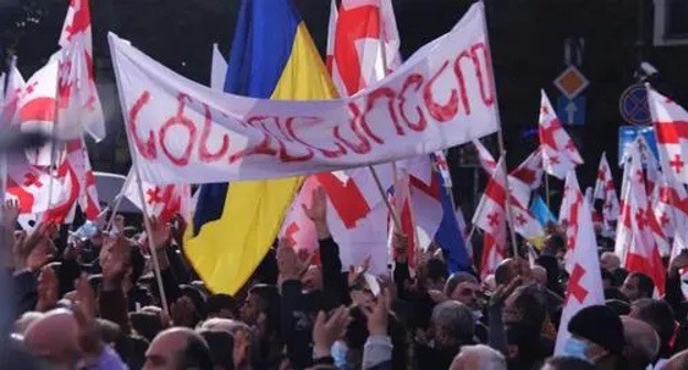 Saakashvili's supporters at a rally in Tbilisi. Photo by Inna Kukudzhanova for the Caucasian Knot Saakashvili's supporters at a rally in Tbilisi. Photo by Inna Kukudzhanova for the Caucasian Knot