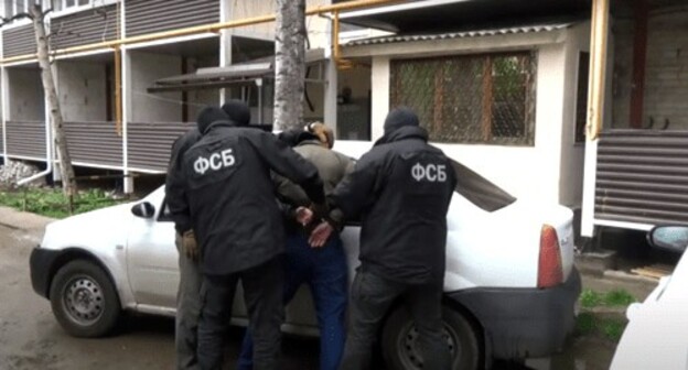 FSB officers detain a suspect. Screenshot of the video https://youtu.be/-_LDs5-jIlQ FSB officers detain a suspect. Screenshot of the video https://youtu.be/-_LDs5-jIlQ