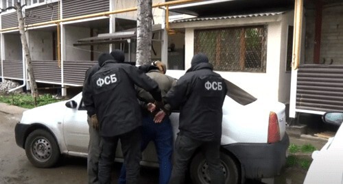 FSB officers detain a suspect. Screenshot of the video https://youtu.be/-_LDs5-jIlQ FSB officers detain a suspect. Screenshot of the video https://youtu.be/-_LDs5-jIlQ