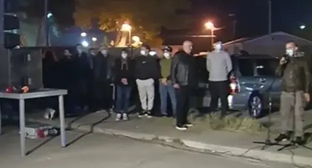 Several dozen of the opponents of Mikhail Saakashvili, a former Georgian President, at a protest action staged near the Rustavi Prison. Screenshot of the vidoe by RUSTAVI 2 https://www.rustavi2.ge/ka/news/212413 Several dozen of the opponents of Mikhail Saakashvili, a former Georgian President, at a protest action staged near the Rustavi Prison. Screenshot of the vidoe by RUSTAVI 2 https://www.rustavi2.ge/ka/news/212413