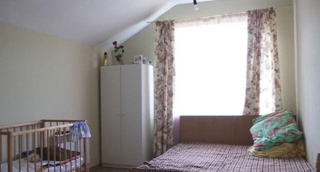 A room in the "Mother's House" crisis centre located in the city of Kazan. Screenshot #БросайДоброВВоду https://www.youtube.com/watch?v=B9ubM9PW738&t=5s A room in the "Mother's House" crisis centre located in the city of Kazan. Screenshot #БросайДоброВВоду https://www.youtube.com/watch?v=B9ubM9PW738&t=5s