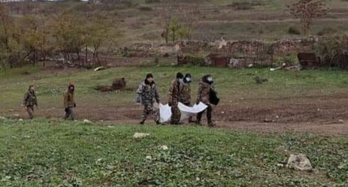 The Azerbaijani party has handed the remains of a military who perished during the hostilities in Nagorno-Karabakh over to Karabakh rescuers. Photo https://www.facebook.com/RescueServiceOfTheNKR The Azerbaijani party has handed the remains of a military who perished during the hostilities in Nagorno-Karabakh over to Karabakh rescuers. Photo https://www.facebook.com/RescueServiceOfTheNKR