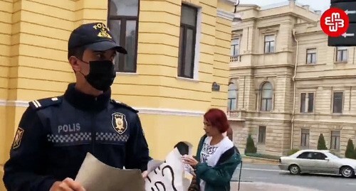 Policemen took the poster away from Gyulnara Mekhtieva, a feminist activist. Screenshot of the video https://www.facebook.com/watch/?v=670963433871546&ref=sharing Policemen took the poster away from Gyulnara Mekhtieva, a feminist activist. Screenshot of the video https://www.facebook.com/watch/?v=670963433871546&ref=sharing