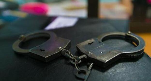 Handcuffs. Photo: Maxim Tishin / Yugopolis Handcuffs. Photo: Maxim Tishin / Yugopolis