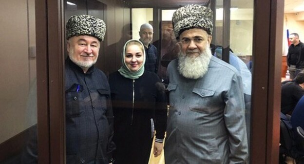 Malsag Uzhakhov, Zarifa Sautieva and Akhmed Barakhoev (from left to right) before the court session. March 2021. Photo by Bagaudin Myakiev Malsag Uzhakhov, Zarifa Sautieva and Akhmed Barakhoev (from left to right) before the court session. March 2021. Photo by Bagaudin Myakiev