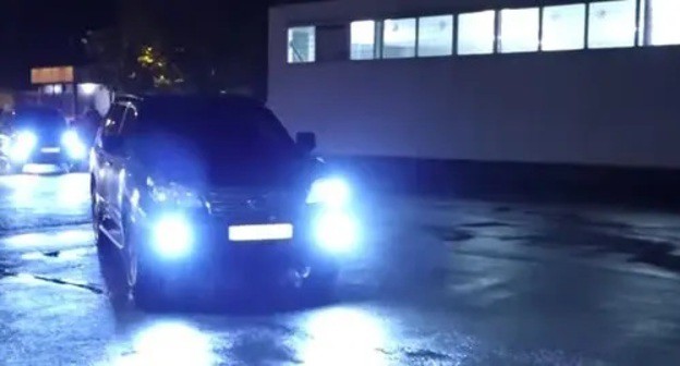 A car at the gates of the Rustavi prison. Screenshot: https://www.facebook.com/watch/?ref=external&v=1490796041293652 A car at the gates of the Rustavi prison. Screenshot: https://www.facebook.com/watch/?ref=external&v=1490796041293652