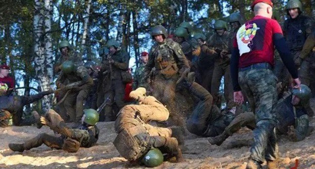 Tests for obtaining a maroon beret. Photo: press service of the Rosgvardiya, https://rosguard.gov.ru/news/article/pravo-nosheniya-krapovogo-bereta-zasluzhili-14-specnazovcev-rosgvardii Tests for obtaining a maroon beret. Photo: press service of the Rosgvardiya, https://rosguard.gov.ru/news/article/pravo-nosheniya-krapovogo-bereta-zasluzhili-14-specnazovcev-rosgvardii