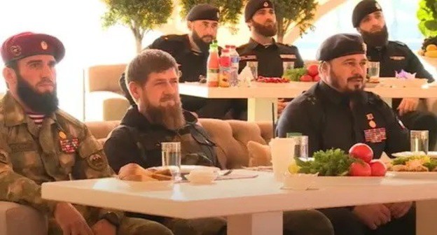 Ramzan Kadyrov at the ceremony to honor the owners of maroon berets, 2019. Screenshot: https://www.youtube.com/watch?v=SXYNeL18P_w&t=8s Ramzan Kadyrov at the ceremony to honor the owners of maroon berets, 2019. Screenshot: https://www.youtube.com/watch?v=SXYNeL18P_w&t=8s