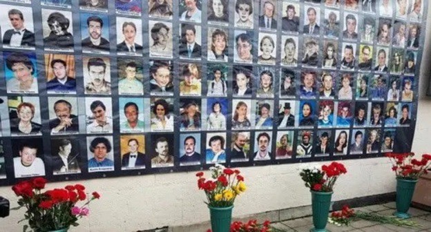 Monument "In memory of Dubrovka terror act victims". Photo: https://ru.wikipedia.org/wiki/%D0%A2%D0%B5%D1%80%D0%B0%D0%BA%D1%82_%D0%BD%D0%B0_%D0%94%D1%83%D0%B1%D1%80%D0%BE%D0%B2%D0%BA%D0%B5 Monument "In memory of Dubrovka terror act victims". Photo: https://ru.wikipedia.org/wiki/%D0%A2%D0%B5%D1%80%D0%B0%D0%BA%D1%82_%D0%BD%D0%B0_%D0%94%D1%83%D0%B1%D1%80%D0%BE%D0%B2%D0%BA%D0%B5